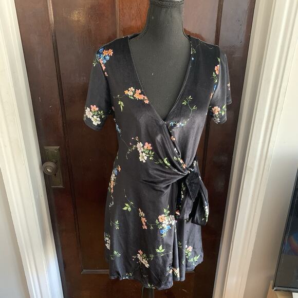 Urban Outfitters Women's Black Floral Wrap Midi Dress - Size S - Picture 8 of 9